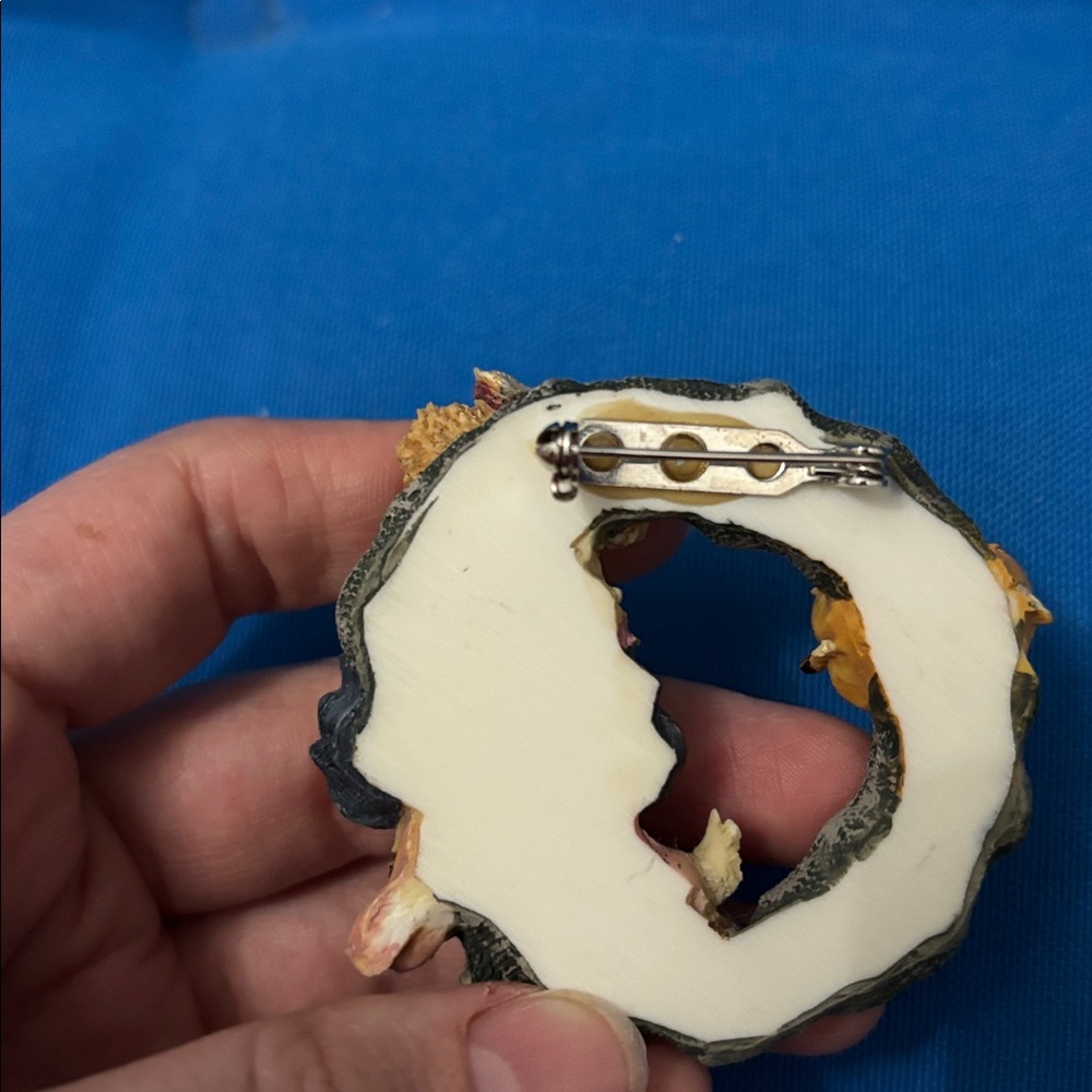 Bed and Breakfast Style Pin That Says Have A Nice Day! Bear TeaCup Burger NWOTS - Picture 3 of 3